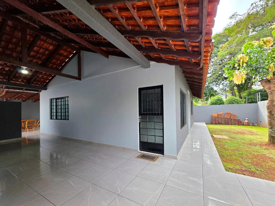 Casa ao lado da Av Das Cataratas com quintal House in Foz do Iguaçu