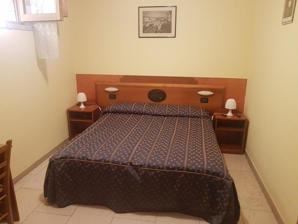 Bed, Other, Photo of the whole room, Decorative detail