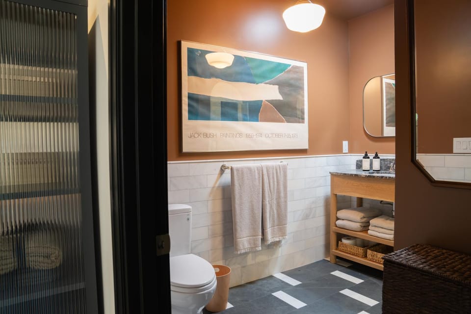 Shower, Toilet, Bathroom, towels
