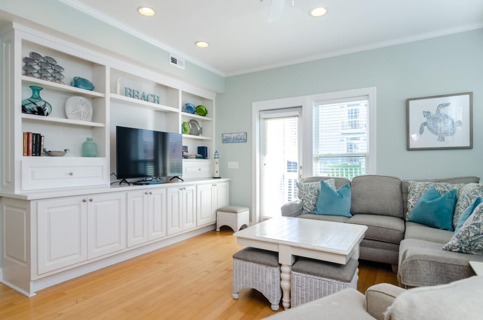 Big Blue by Bryant Real Estate House in Carolina Beach