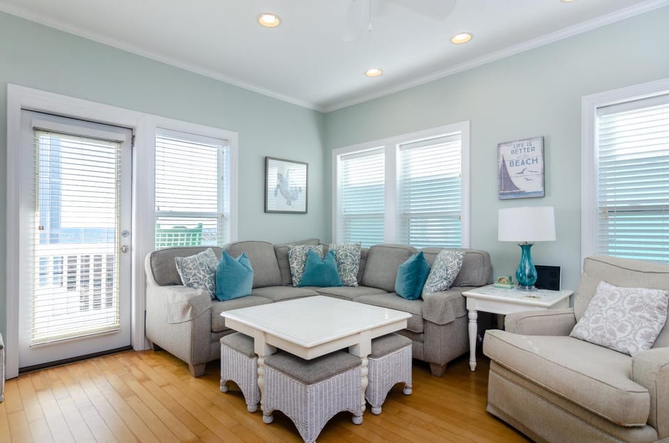 Big Blue by Bryant Real Estate House in Carolina Beach