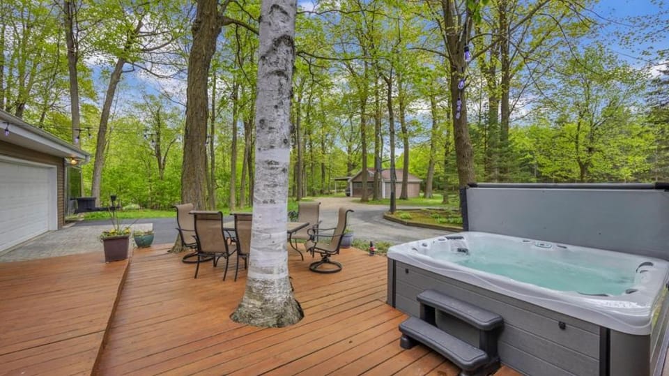 Beautiful private home in the woods BONUS Hot Tub House in Wisconsin
