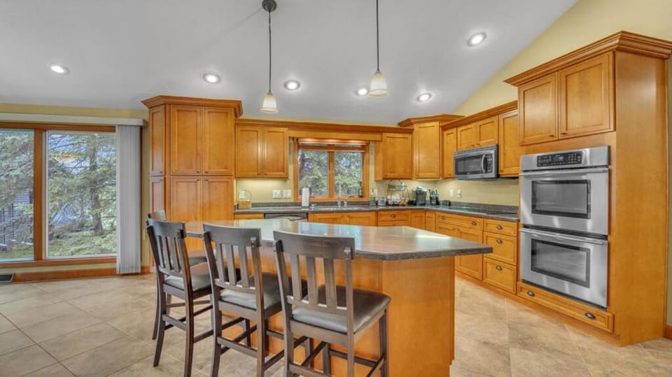Beautiful private home in the woods BONUS Hot Tub House in Wisconsin