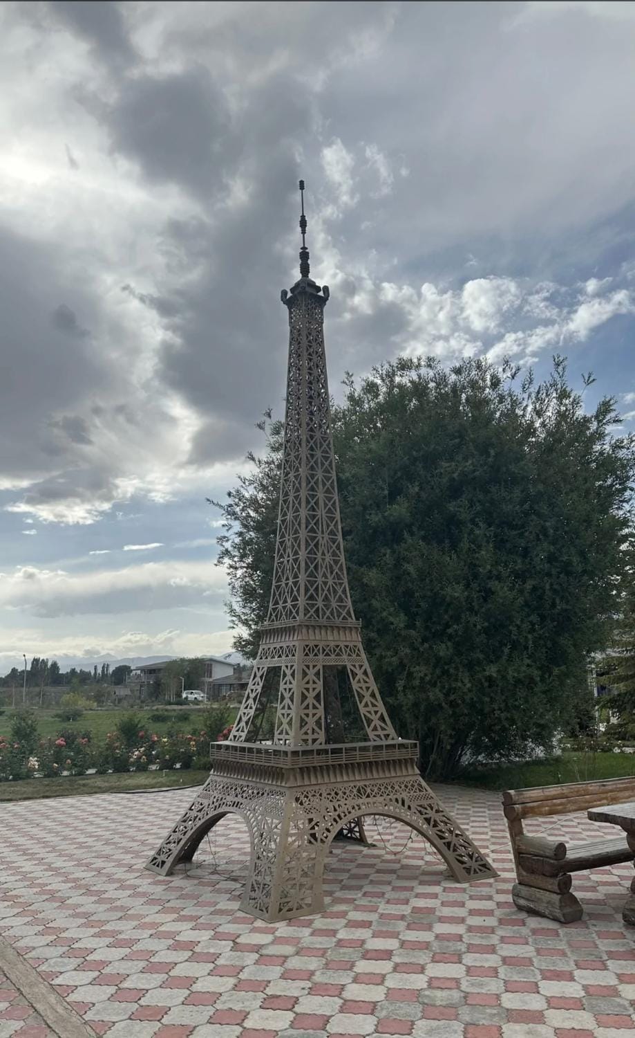 Nearby landmark, Day