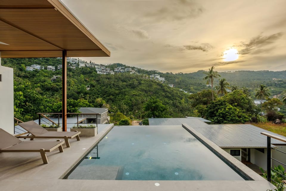 Patio, Day, Natural landscape, View (from property/room), Balcony/Terrace, Mountain view, Pool view, Swimming pool, Swimming pool, sunbed