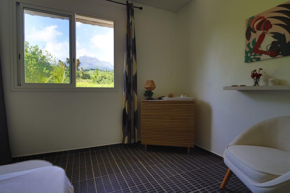 Bedroom, Mountain view