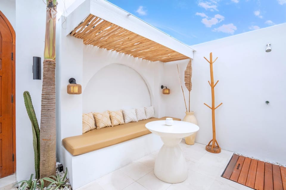 NEW! Luna Di Bali - 1BR Villa in Kerobokan Villa in North Kuta
