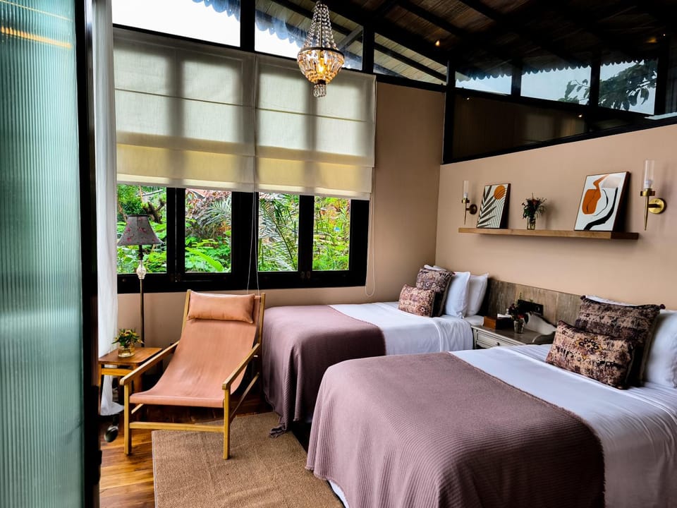 Bed, Bedroom, Garden view
