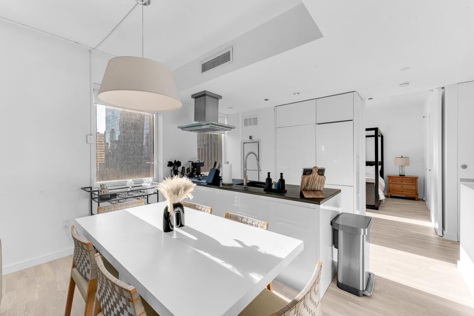 Seating area, kitchen