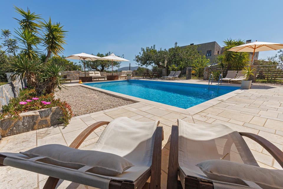 Pool view, Swimming pool, sunbed