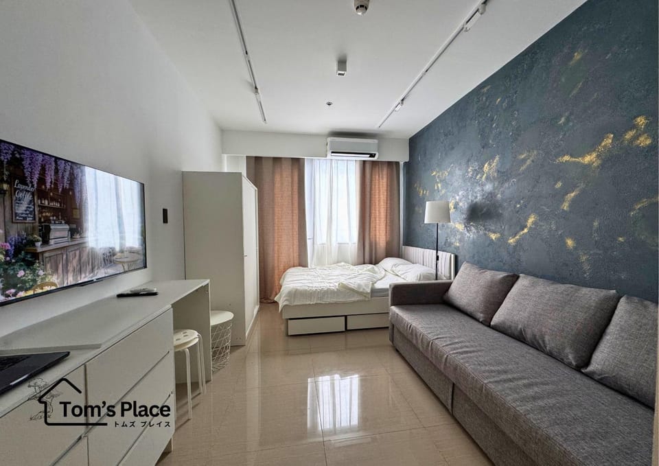 Tom's Place Apartment in Pasay
