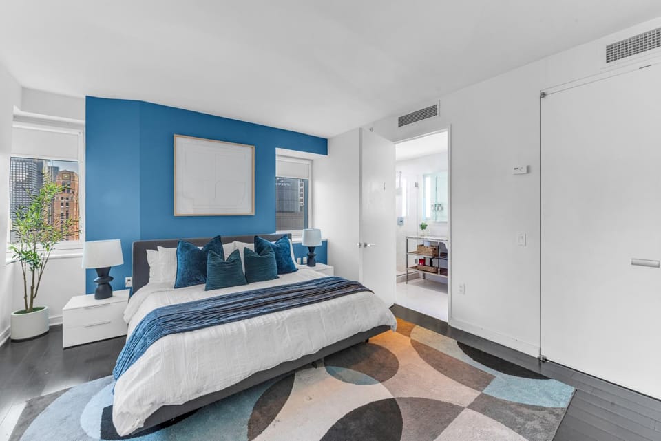Elegant Midtown Retreat, City Views, Steps to Times Square Apartment in Midtown