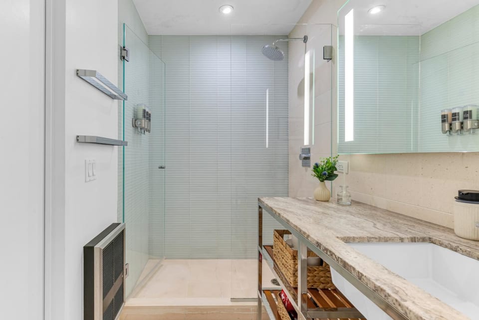 Elegant Midtown Retreat, City Views, Steps to Times Square Apartment in Midtown