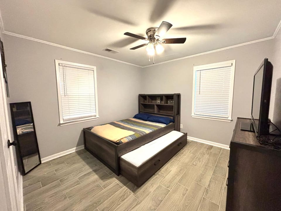 Blue Oval 10 Min - Country Home 3 Bed 1 Bath-Sleeps 5-6 House in Tennessee
