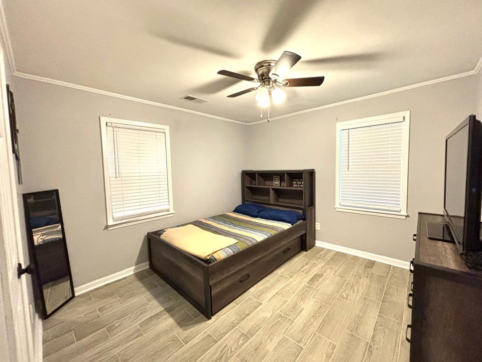 Blue Oval 10 Min - Country Home 3 Bed 1 Bath-Sleeps 5-6 House in Tennessee