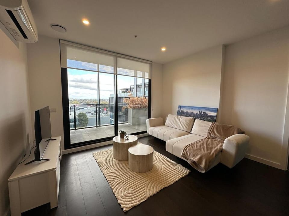 Magnificent Apartment with Views and Pool Apartment in Melbourne