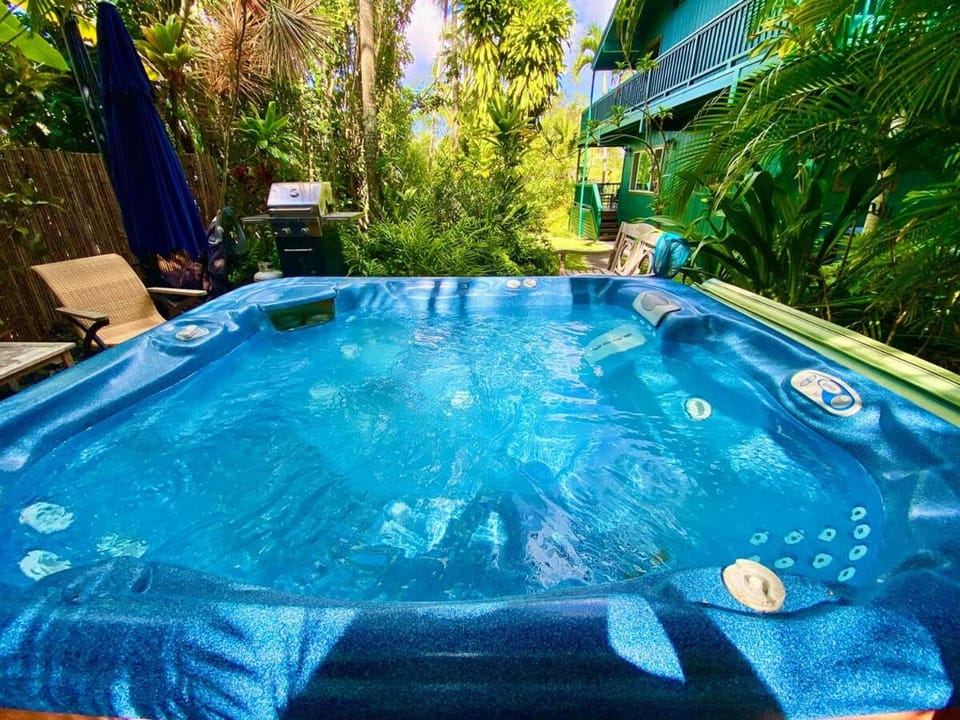 Day, Natural landscape, Hot Tub, Garden view