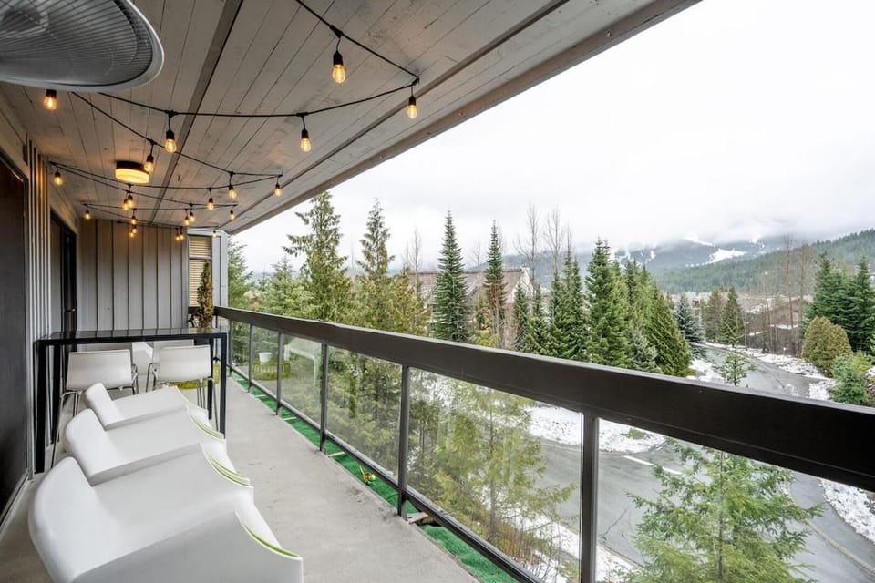 Balcony/Terrace, Mountain view