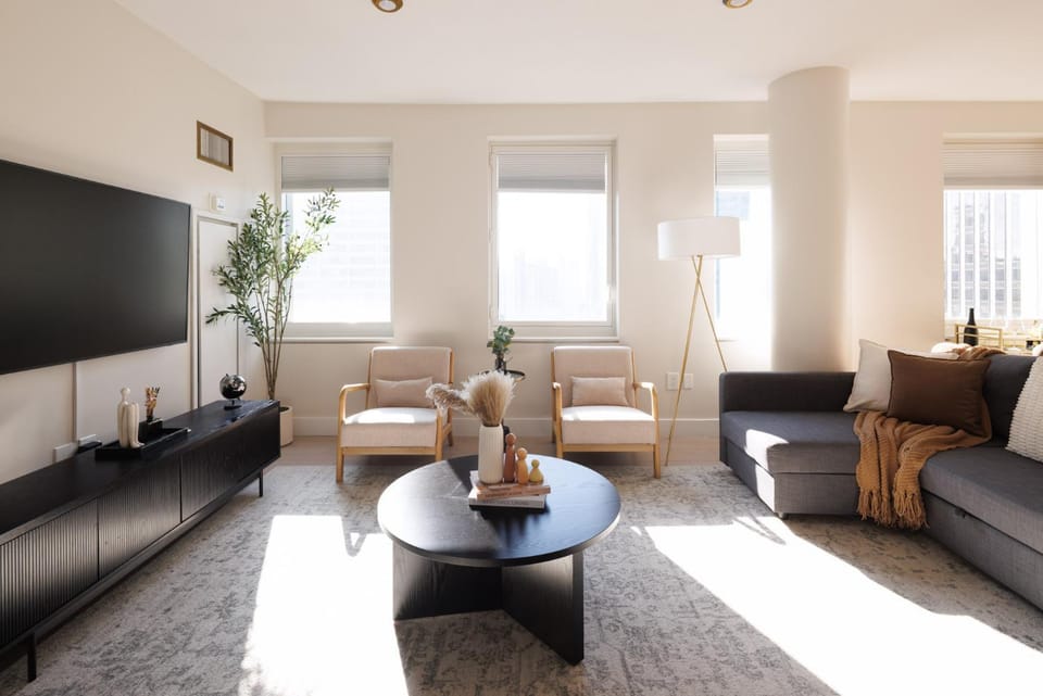 RARE Luxurious Apartment 1 Block From Time Square Apartment in Midtown
