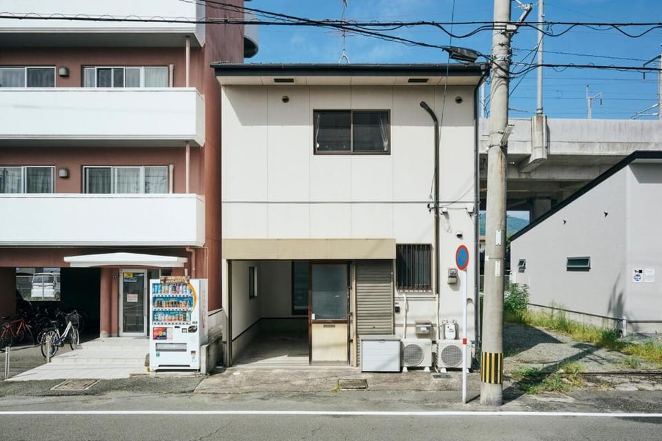 Property building, Day, Neighbourhood, Street view, Location, Parking