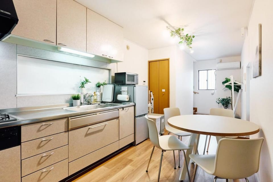 Kitchen or kitchenette, Dining area, stove