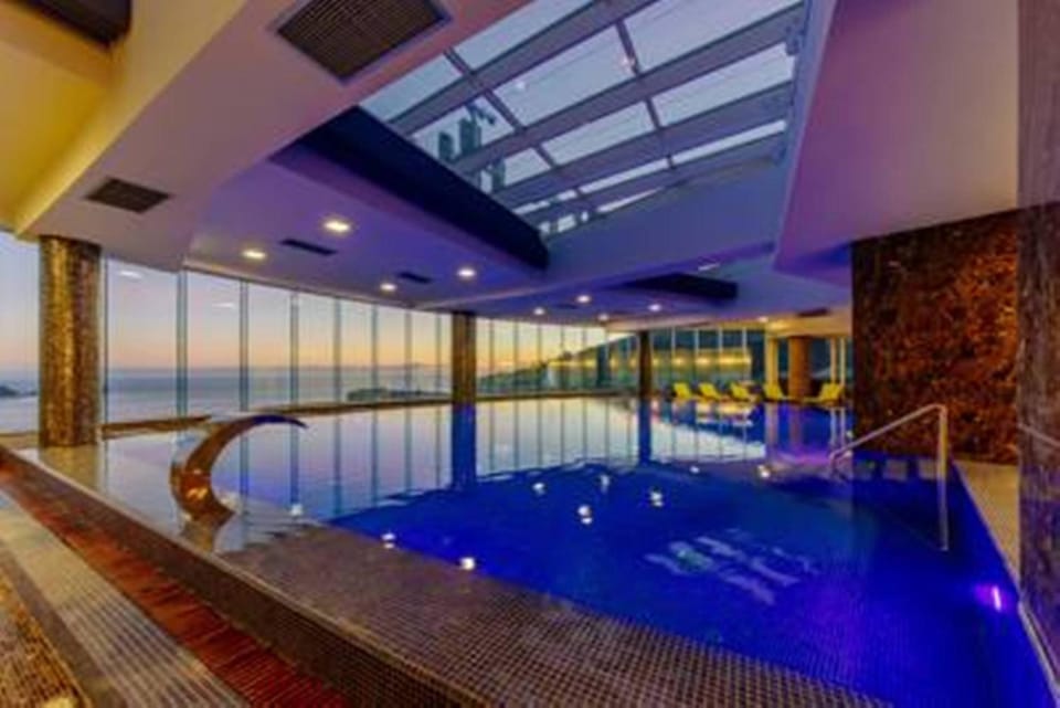 City view, Sea view, Swimming pool