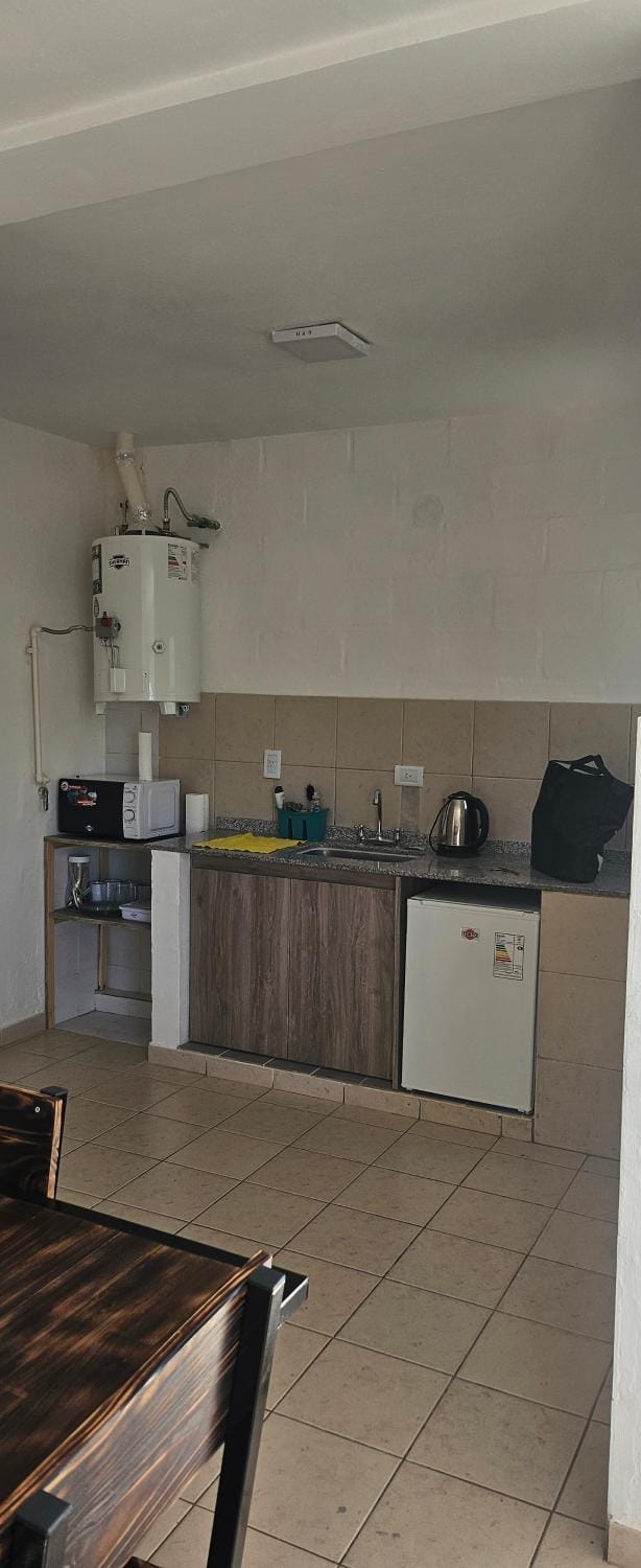 Kitchen or kitchenette, minibar