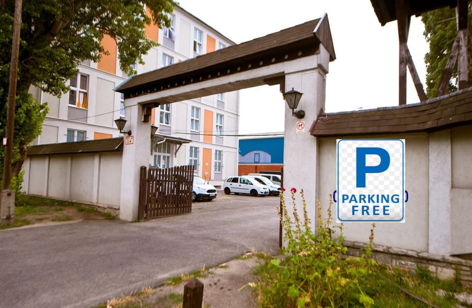 Property building, Facade/entrance, Parking
