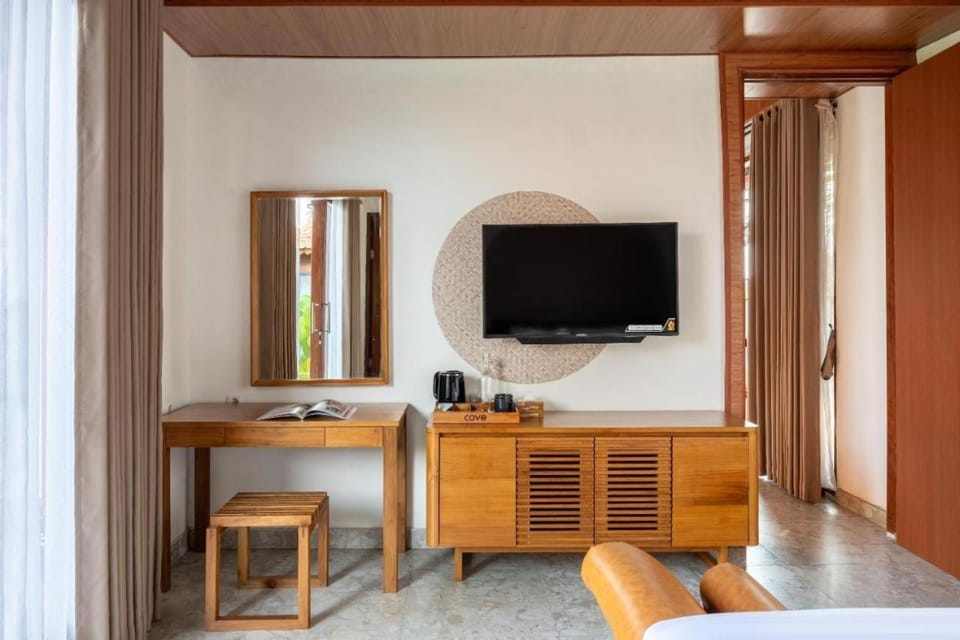 Bed, TV and multimedia, Bedroom