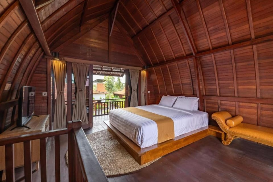 Bed, TV and multimedia, Bedroom