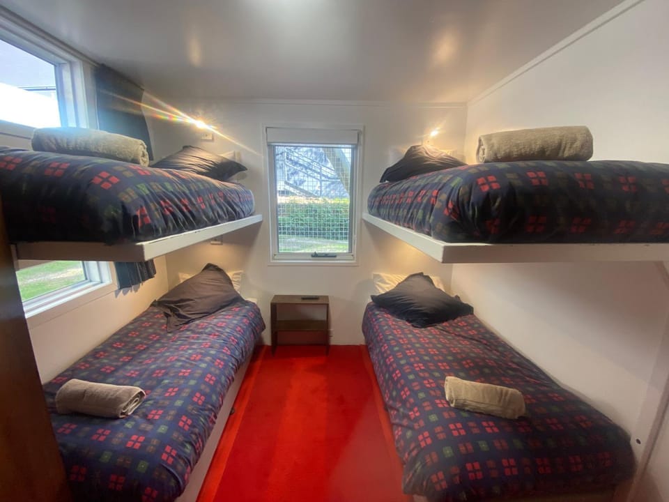 Bedroom, bunk bed