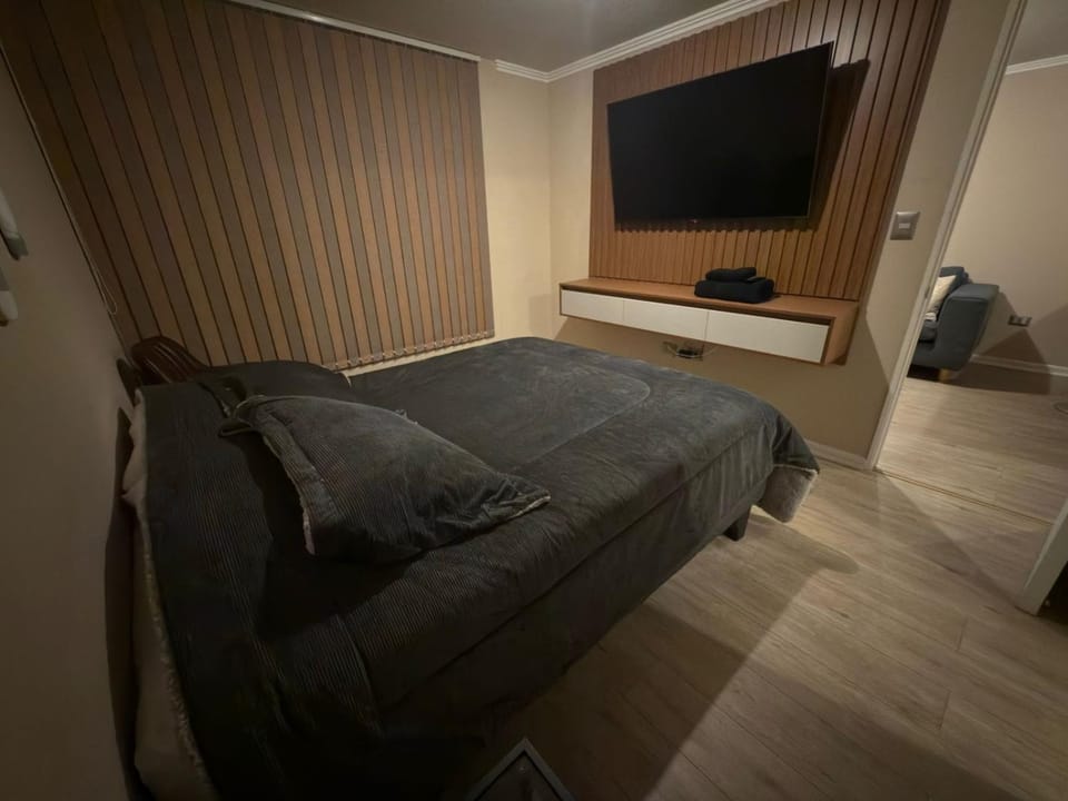 Bed, TV and multimedia, Bedroom