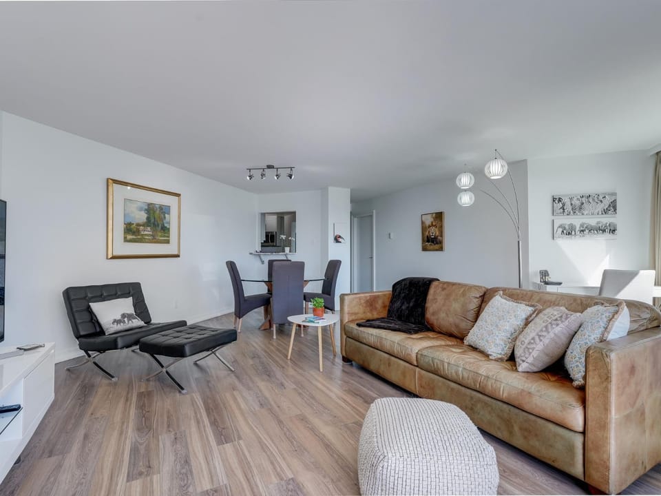 Coastal Duet - min 3-Day Stay Breathtaking Views with Work Desk by Victoria Prime! Apartment in Victoria