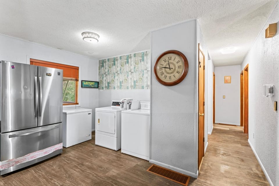Budget Compact Stay On 6th Ave Bed and Breakfast in Anchorage