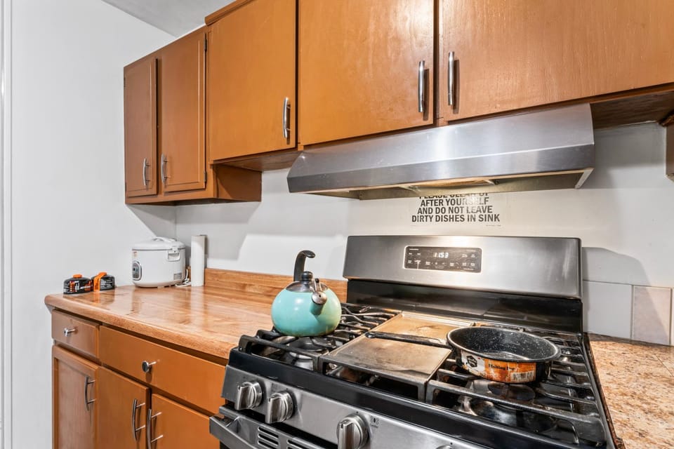 Budget Compact Stay On 6th Ave Bed and Breakfast in Anchorage