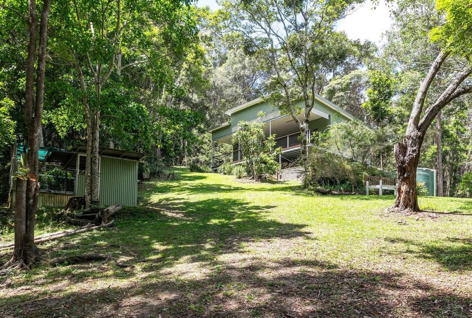 The Wicker Rainforest Hilltop Retreat - Peace and Nature House in Pinbarren