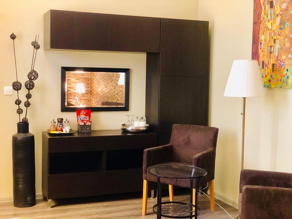 Coffee/tea facilities, Seating area