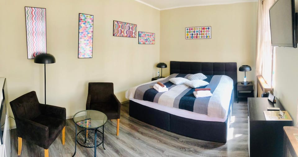 Seating area, Bedroom