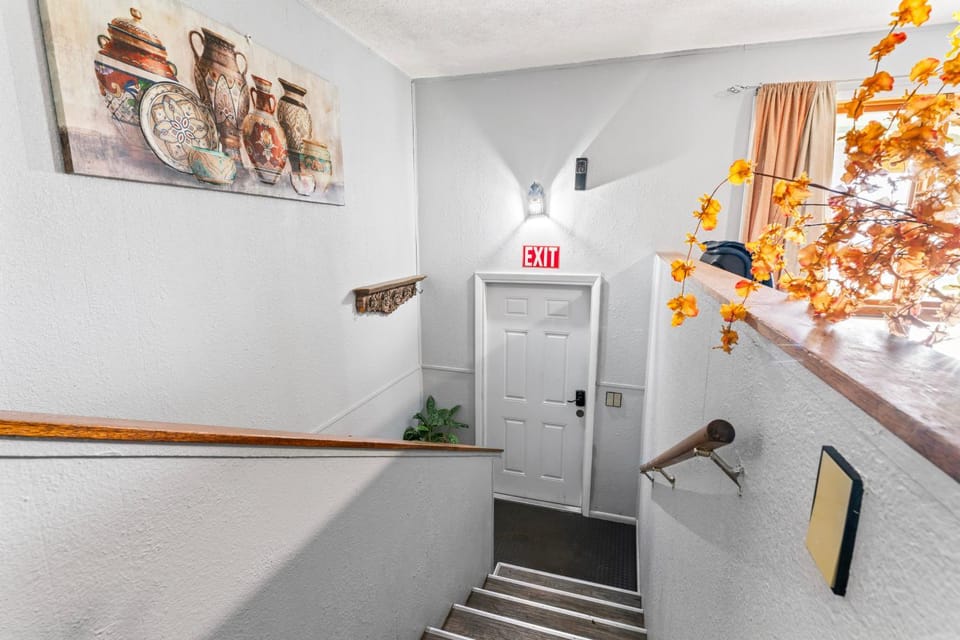 Budget Compact And Cozy On 6th Ave Bed and Breakfast in Anchorage