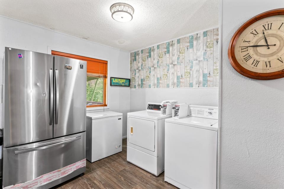 Budget Compact And Cozy On 6th Ave Bed and Breakfast in Anchorage