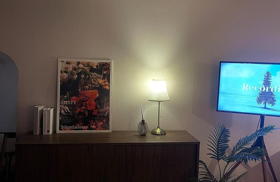 Hongdae Stn 1min Mid-century Style Apartment in Seoul
