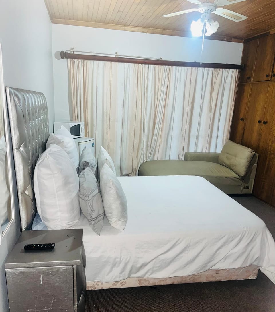 Seating area, Bedroom