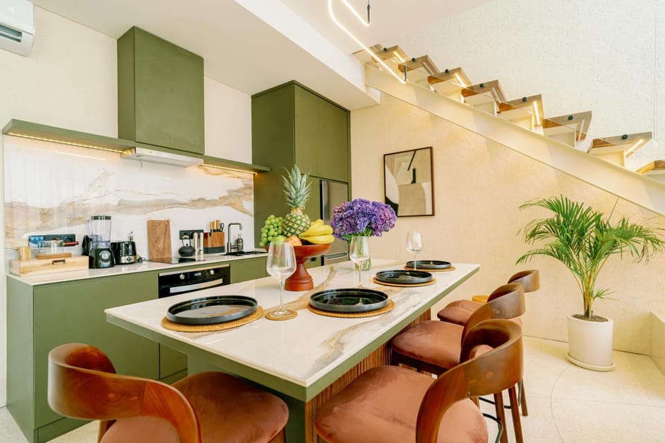 Kitchen or kitchenette, Dining area, stove