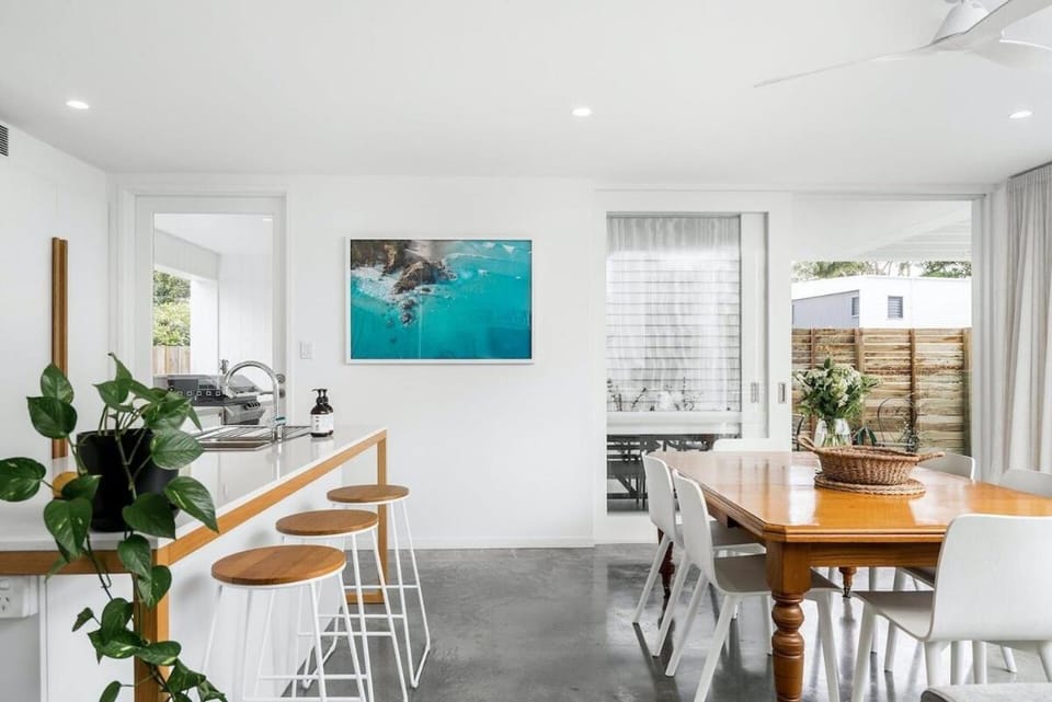 Dining area, kitchen