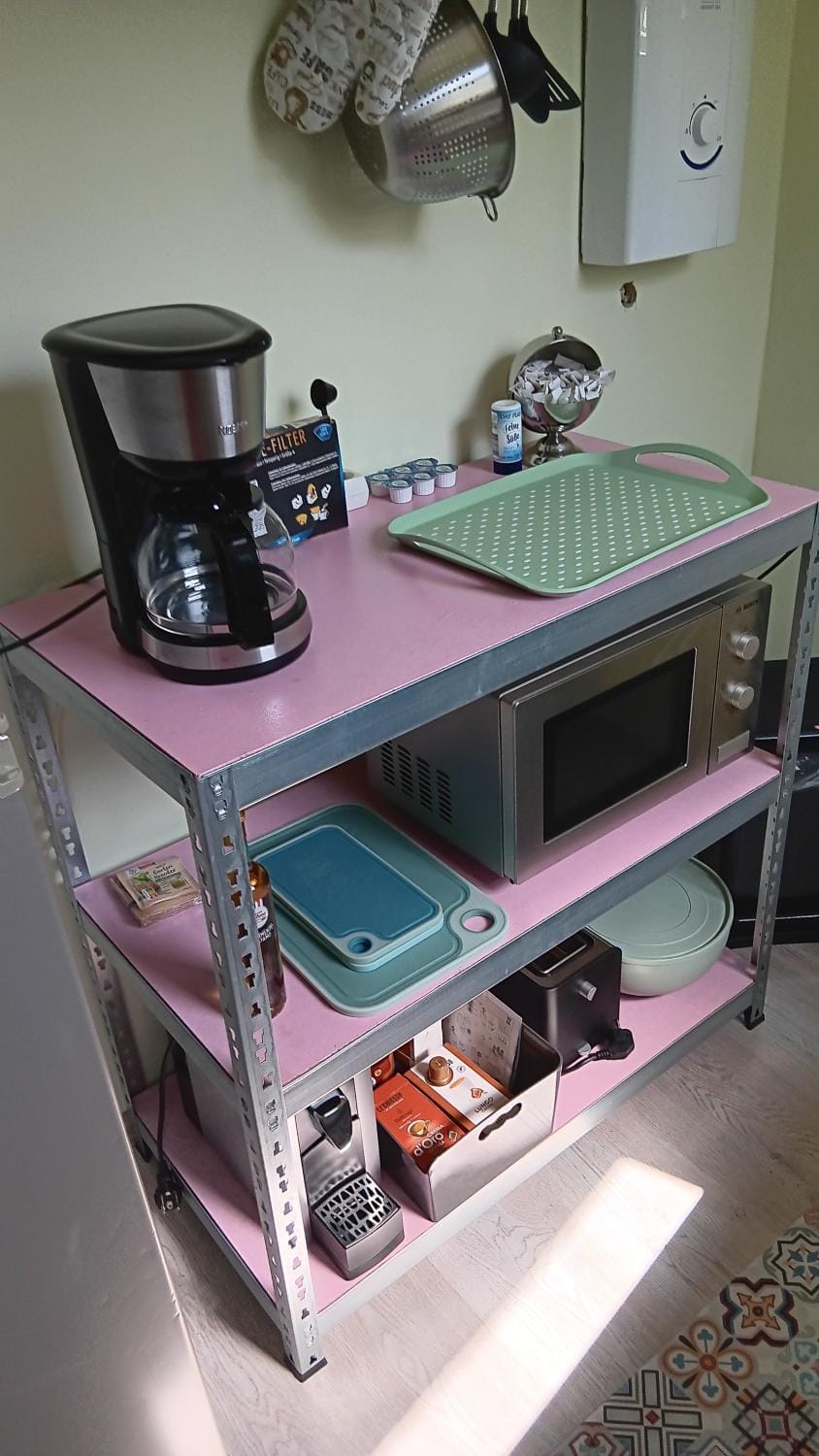 Coffee/tea facilities, microwave