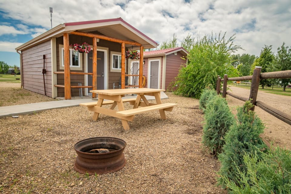 Prairie Junction Rustic Cabins Stettler Cabin in Alberta
