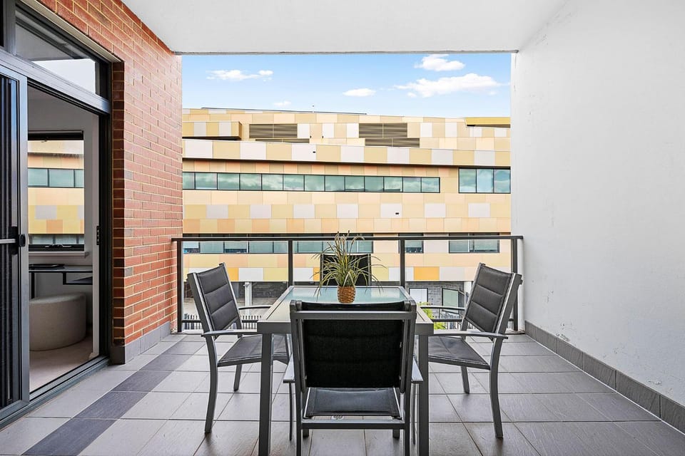 Vibrant City Living Designer 2BR Suite in Perths Apartment in Perth