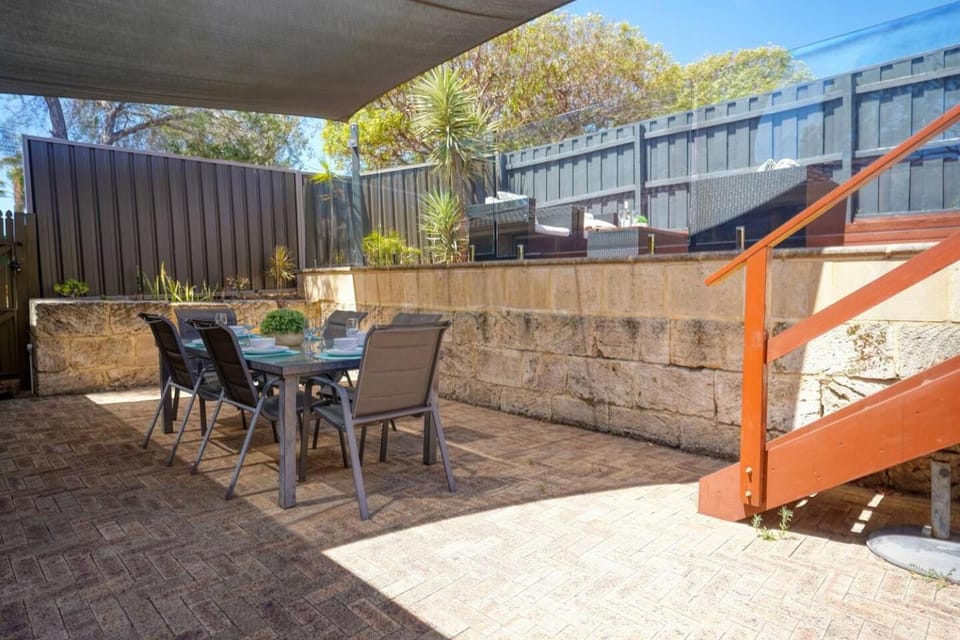 Property building, Patio, Day, View (from property/room), Balcony/Terrace, Dining area