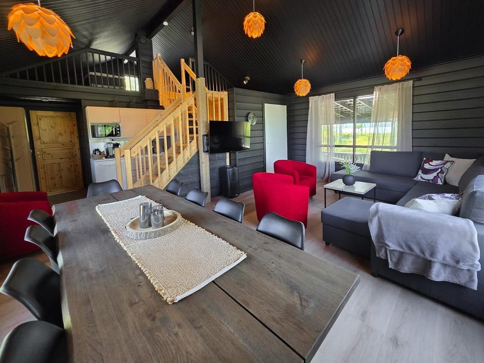 TV and multimedia, Kitchen or kitchenette, Living room, Seating area