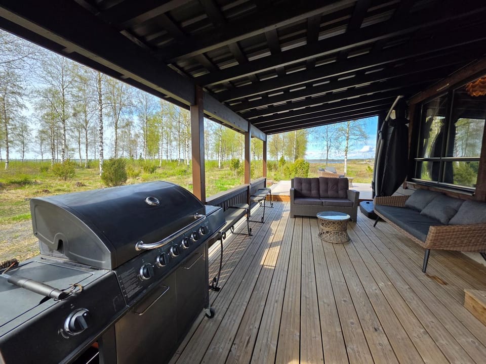 Patio, Day, Natural landscape, Summer, BBQ facilities, Seating area